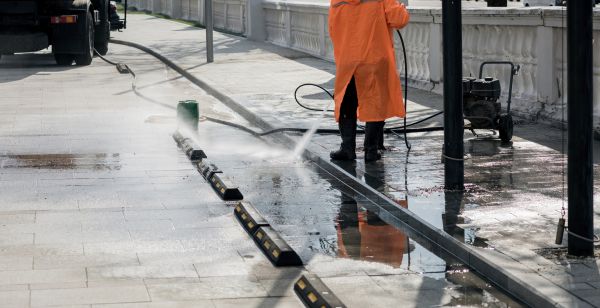 Parking Lot Pressure Washing in Fresno