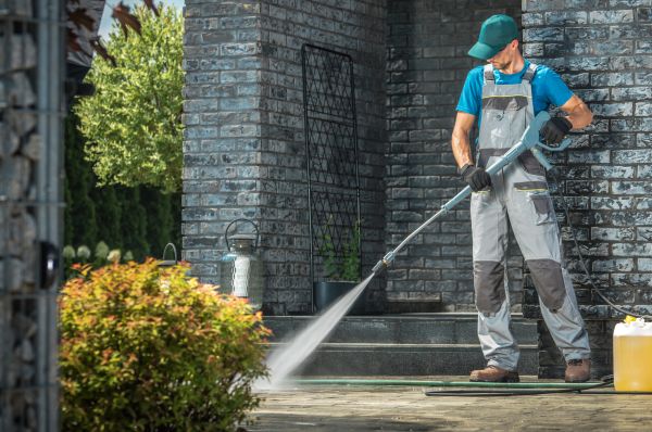 Cost of Outside House Cleaning in Fresno