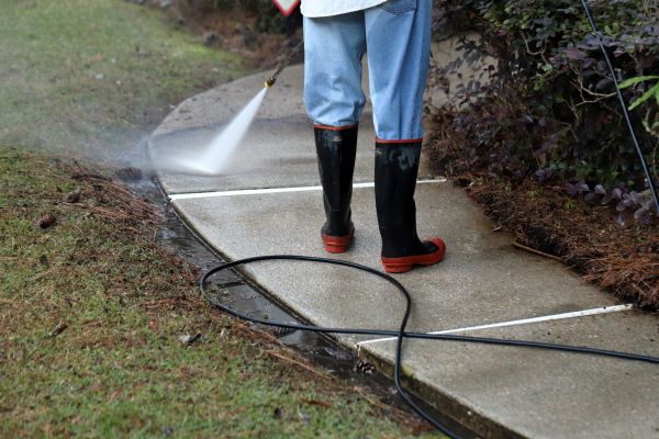 Cost of Sidewalk Pressure Cleaning in Fresno